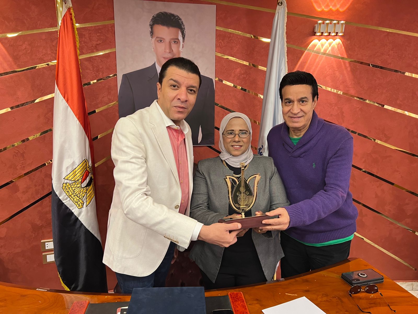 مصطفى كامل يكرم أول مايسنرو نسائي (3)