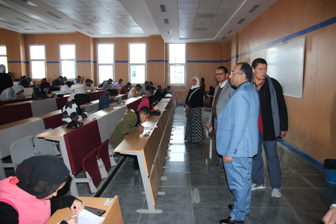 متابعة أعمال امتحانات الفصل الدراسي الأول بجامعة طيبة