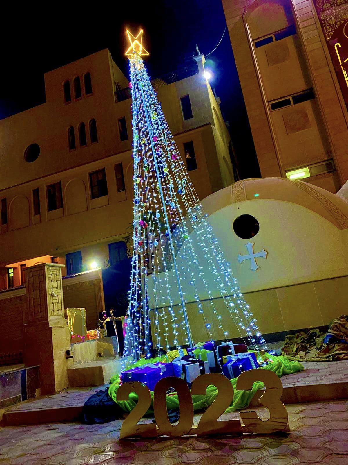 شجرة عيد الميلاد بالكنائس