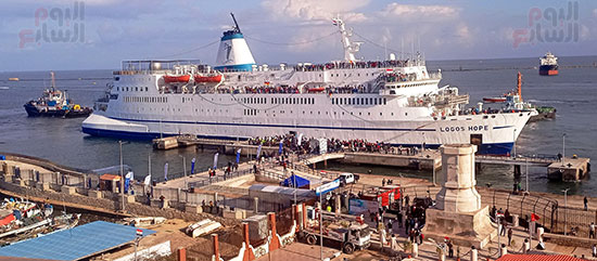 وصول-السفينة-لوجوس-هوب-أكبر-مكتبة-عائمة-بالعالم-ميناء-بورسعيد-(2)