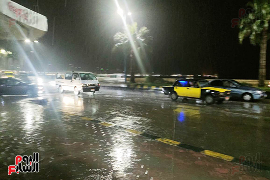 أمطار غزيرة تضرب الإسكندرية واستمرار رفع الطوارئ بفرق الصرف.. فيديو وصور (7)