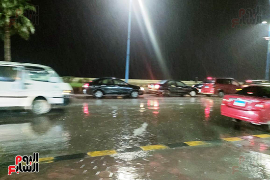 أمطار غزيرة تضرب الإسكندرية واستمرار رفع الطوارئ بفرق الصرف.. فيديو وصور (5)
