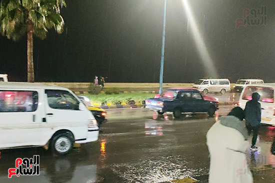 أمطار غزيرة تضرب الإسكندرية واستمرار رفع الطوارئ بفرق الصرف.. فيديو وصور (4)
