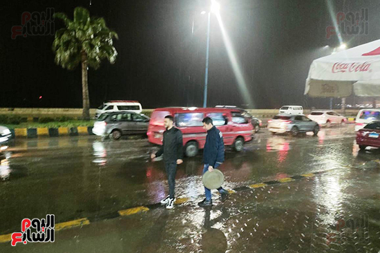 أمطار غزيرة تضرب الإسكندرية واستمرار رفع الطوارئ بفرق الصرف.. فيديو وصور (3)