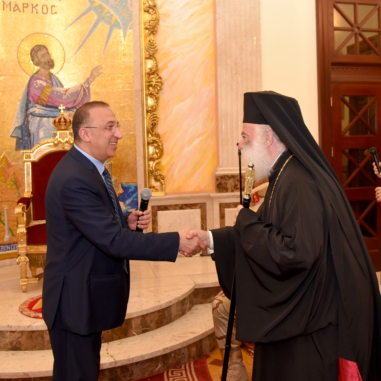  المحافظ يشارك فى احتفالات طائفة الأرمن الأرثوذكس بعيد الميلاد (5)