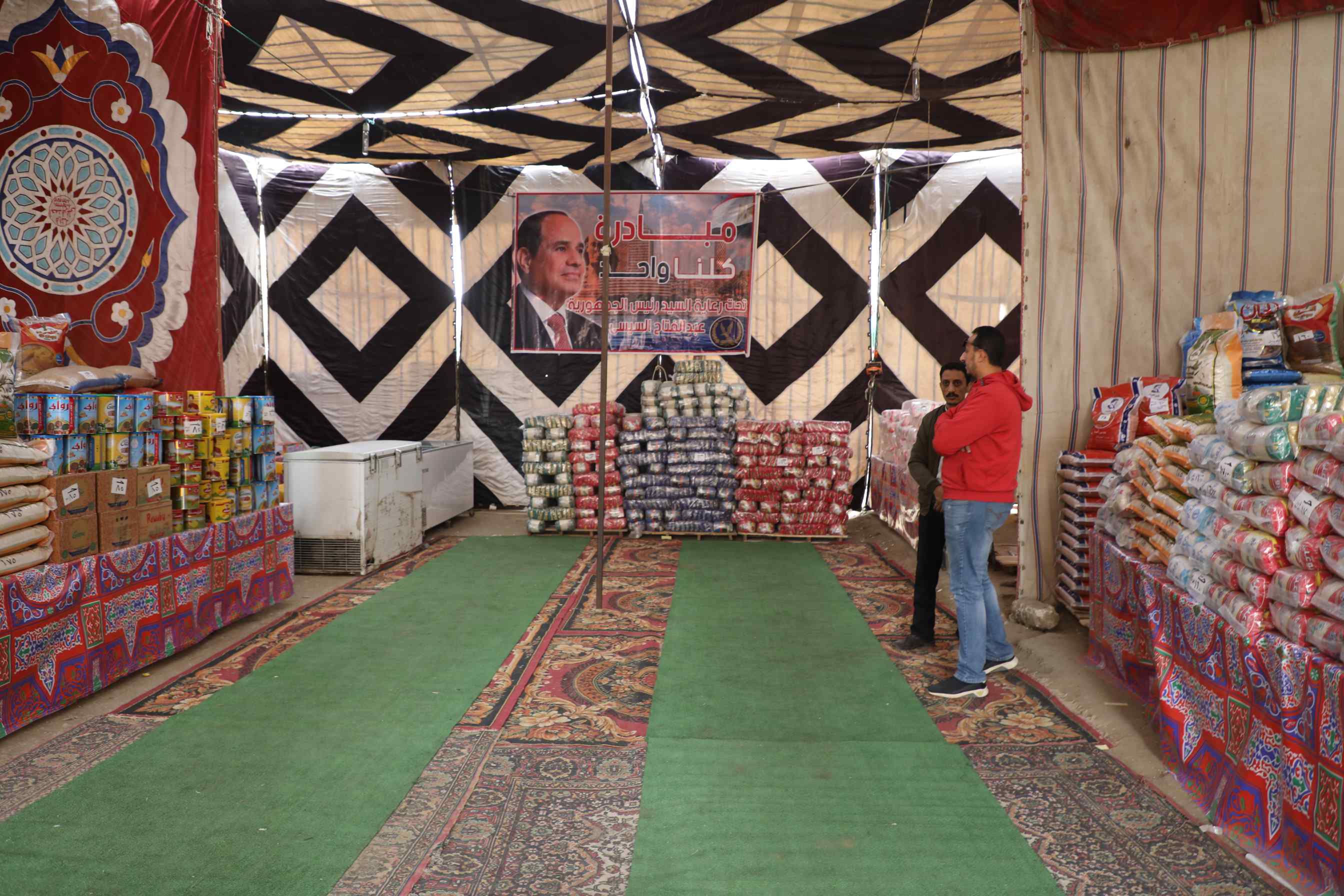 نائب محافظ المنيا يفتتح معرض أهلا رمضان بمركز ملوي (2)
