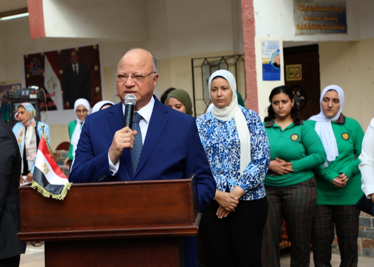 محافظ القاهرة يتابع انطلاق العام الدراسى