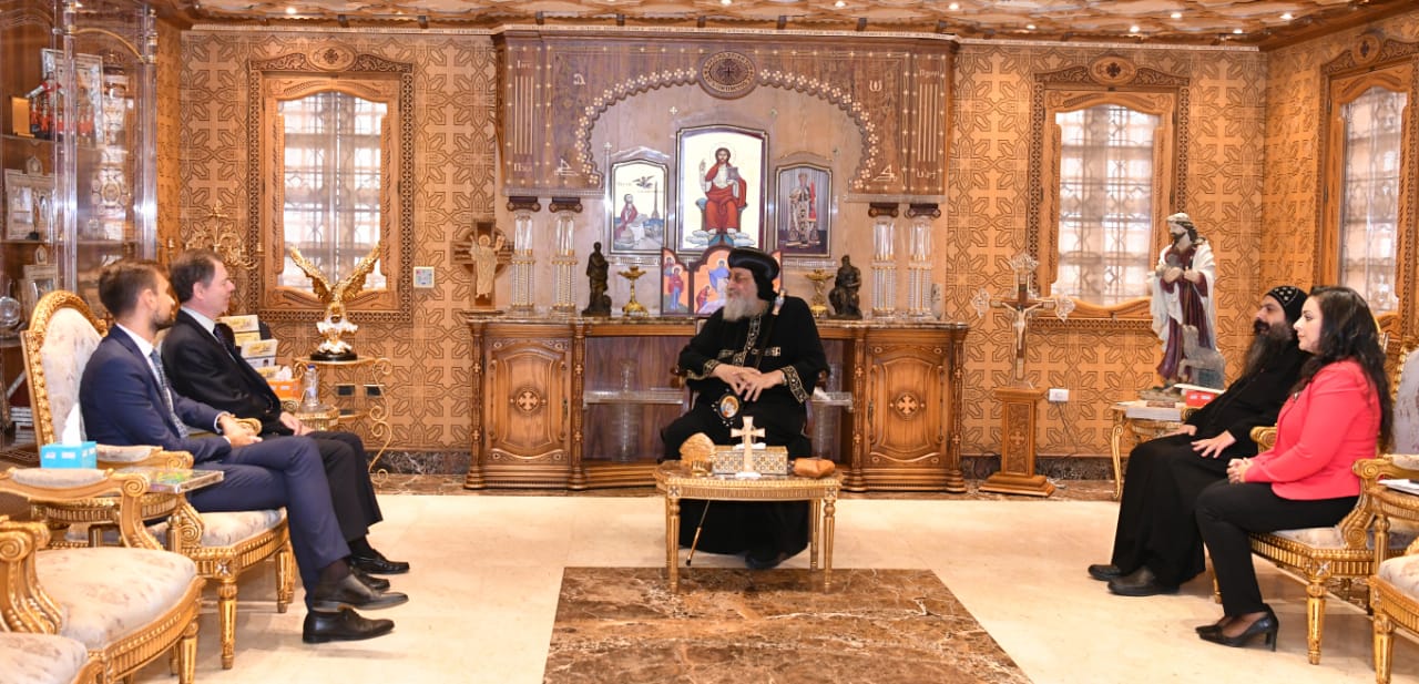 البابا تواضروس يستقبل قنصلي مصر الجديدين بشيكاغو ولوس أنچلوس وسفير إسبانيا بالقاهرة (12)