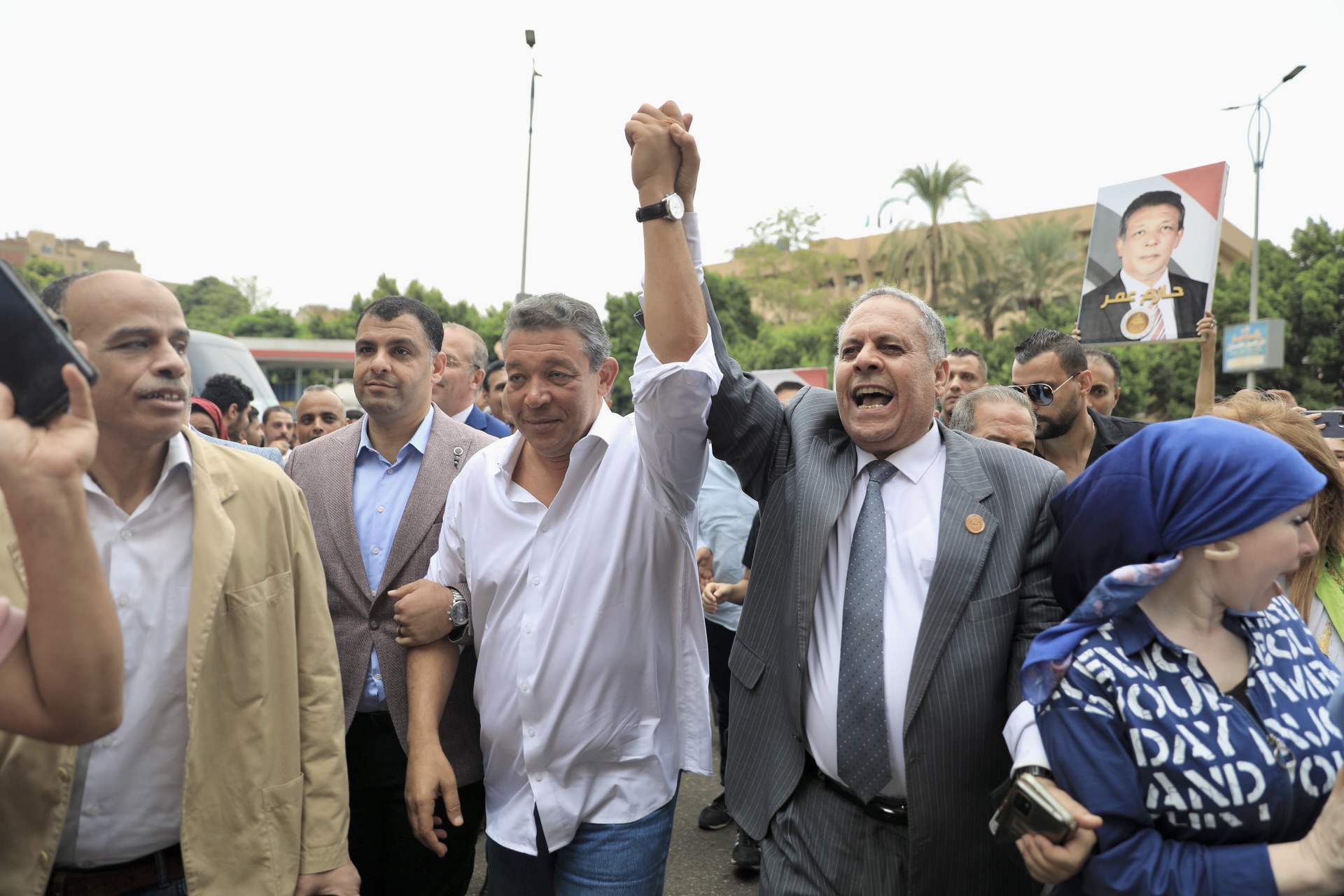 حازم عمر المرشح الرئاسى المحتمل يتابع عملية توثيق توكيلات دعم مرشحي الرئاسة (3)