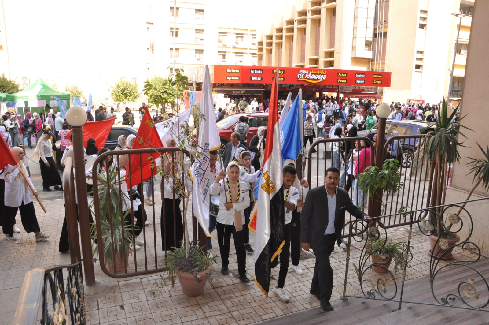 مهرجانات استقبال ولقاءات تعريفية بكليات جامعة عين شمس (17)