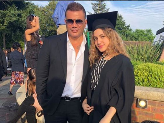 عمرو دياب مع ابنته فى حفل التخرج