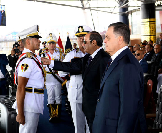 الرئيس السيسى يشهد تخريج دفعة جديدة من كلية الشرطة (20)
