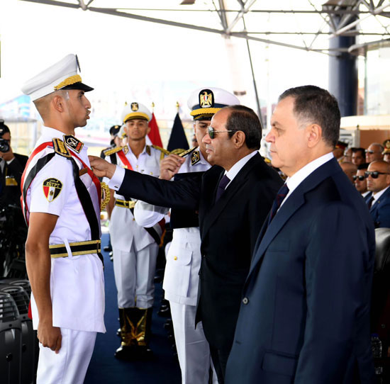 الرئيس السيسى يشهد تخريج دفعة جديدة من كلية الشرطة (12)