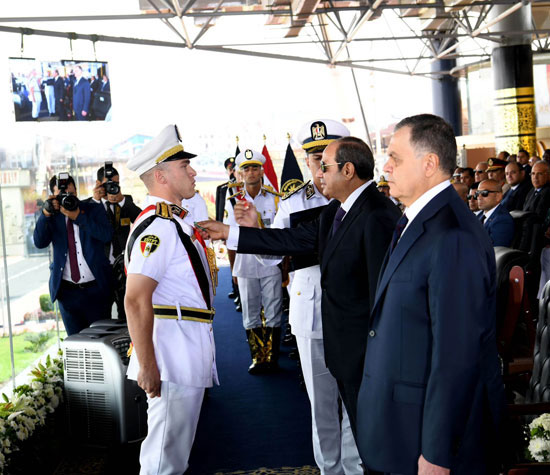 الرئيس السيسى يشهد تخريج دفعة جديدة من كلية الشرطة (19)