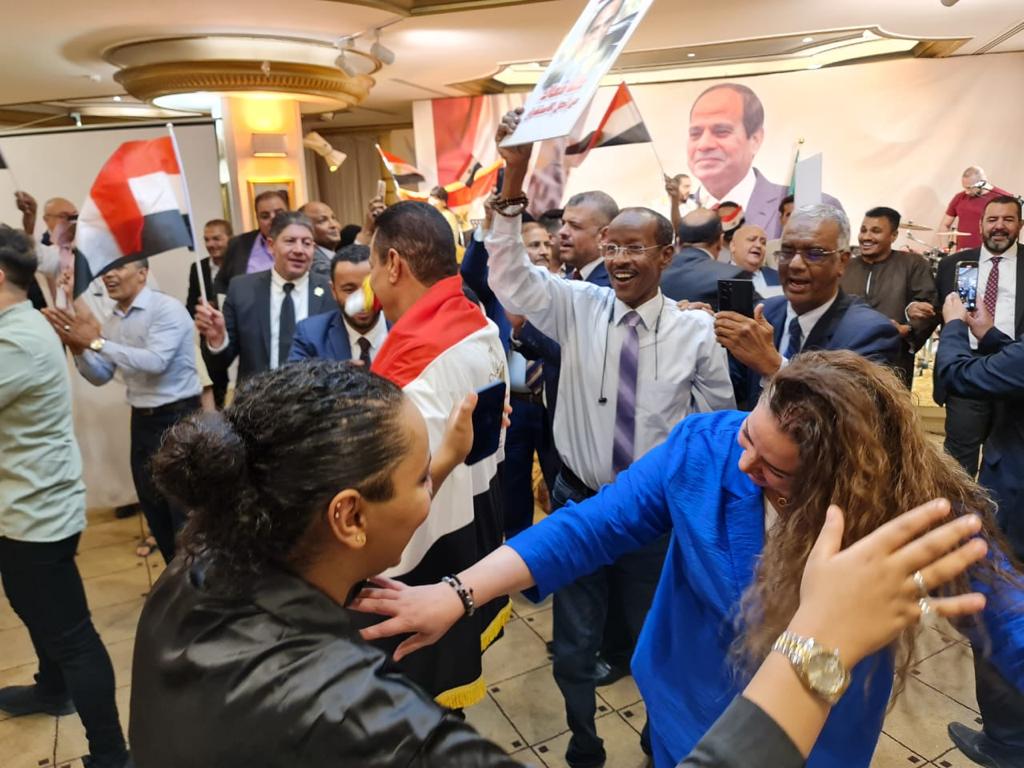 احتفالات الجالية المصرية فى الرياض بترشح الرئيس السيسى (11)