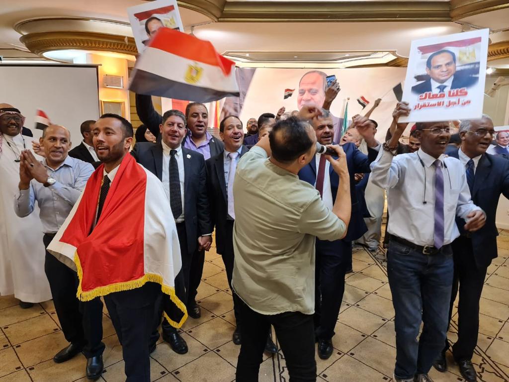 احتفالات الجالية المصرية فى الرياض بترشح الرئيس السيسى (12)