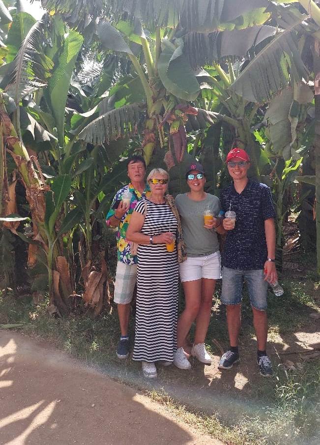السياح يستمتعون داخل جزيرة الموز بالأقصر