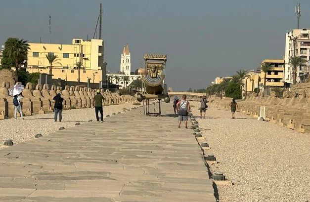 استمتاع السياحة بجولة داخل طريق الكباش بالأقصر استمتاع السياحة بجولة داخل طريق الكباش بالأقصر
