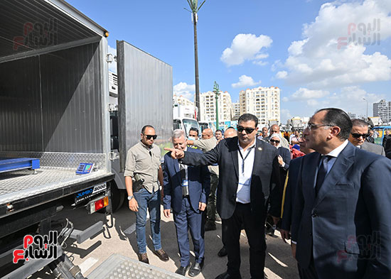 رئيس الوزراء يتابع عمل منظومة إدارة مخلفات الإسكندرية (15)
