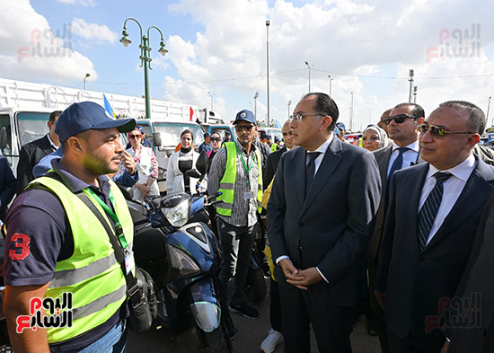 رئيس الوزراء يتابع عمل منظومة إدارة مخلفات الإسكندرية (13)