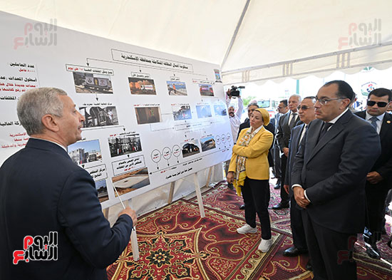 رئيس الوزراء يتابع عمل منظومة إدارة مخلفات الإسكندرية (6)