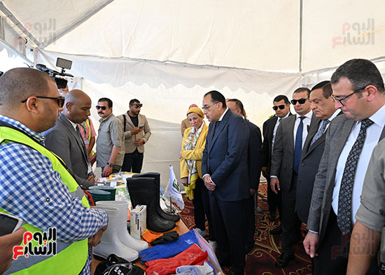 رئيس الوزراء يتابع عمل منظومة إدارة مخلفات الإسكندرية (7)