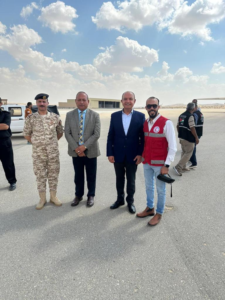 الوفد الأردنى فى مطار العريش خلال وصول شحنة المساعدات