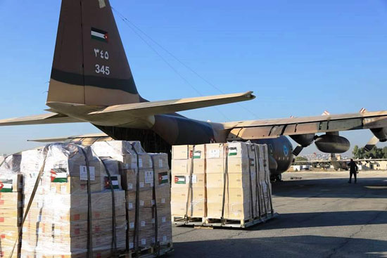 وصول مساعدات أردنية إلى مطار العريش (1)