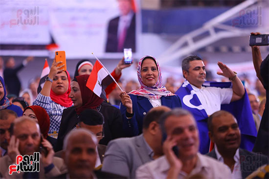 بدء مؤتمر جماهيرى لاتحاد العمال (2)