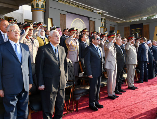 الرئيس السيسي يشهد حفل تخرج الكليات العسكرية (2)