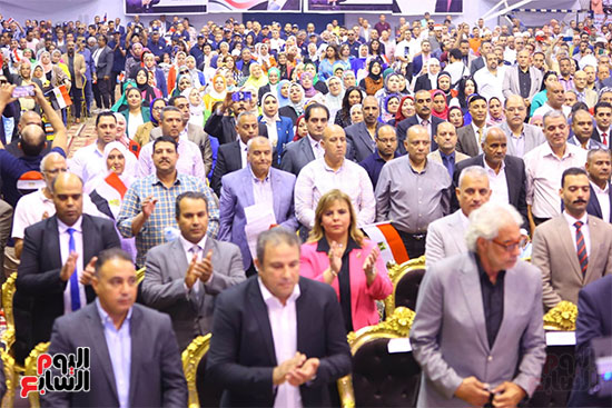 اتحاد العمال ينظم مؤتمرا جماهيريا حاشد لدعم الرئيس السيسي  (48)