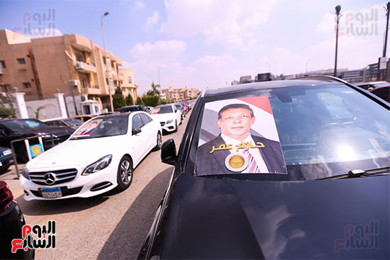 مسيرة بالسيارات تحمل صور النائب حازم عمر (7)