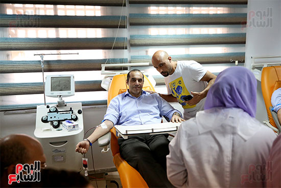 حملة المرشح الرئاسى عبد الفتاح السيسي تتبرع بالدم دعمًا للشعب الفلسطيني (2)