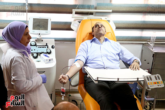 حملة المرشح الرئاسى عبد الفتاح السيسي تتبرع بالدم دعمًا للشعب الفلسطيني (1)