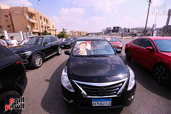 مسيرة بالسيارات تحمل صور النائب حازم عمر (8)