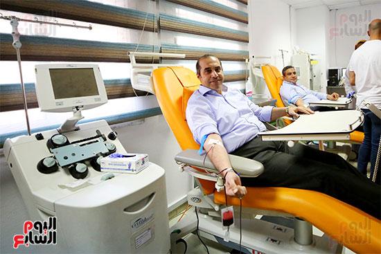 حملة المرشح الرئاسى عبد الفتاح السيسي تتبرع بالدم دعمًا للشعب الفلسطيني (9)