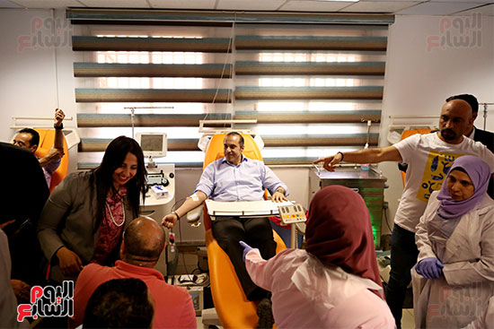 حملة المرشح الرئاسى عبد الفتاح السيسي تتبرع بالدم دعمًا للشعب الفلسطيني (6)