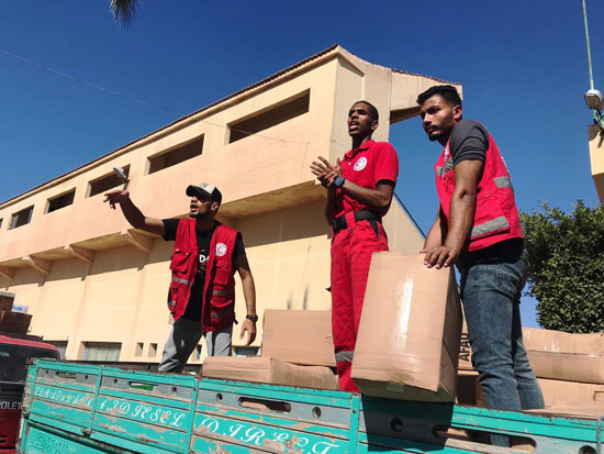 استمرار-تدفق-المساعدات-الانسانية-علي-مطار-العريش-(2)