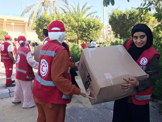 استمرار-تدفق-المساعدات-الانسانية-علي-مطار-العريش-(3)