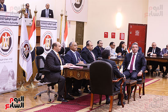 لجنة تلقى طلبات الترشح لانتخابات الرئاسة تبدأ فى فحص أوراق حازم عمر (1)