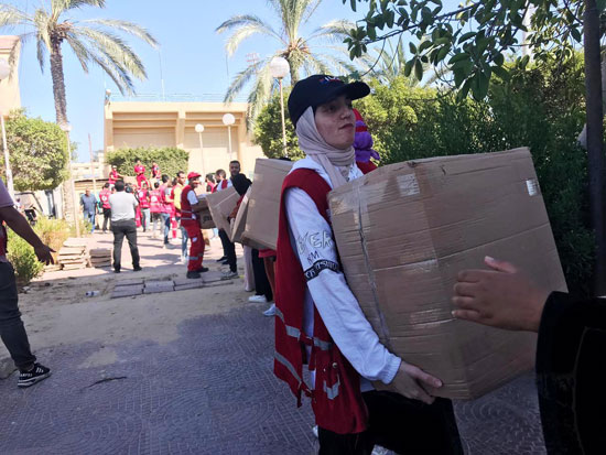 استمرار-تدفق-المساعدات-الانسانية-علي-مطار-العريش-(8)