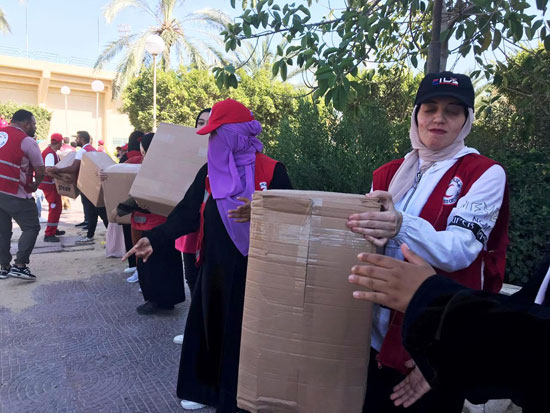 استمرار-تدفق-المساعدات-الانسانية-علي-مطار-العريش-(6)