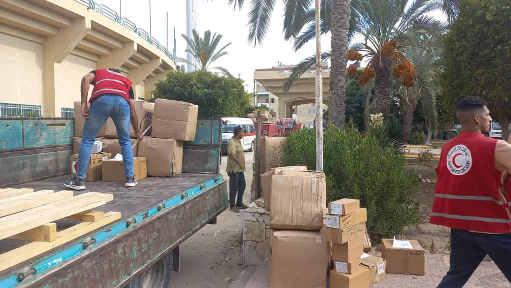 استمرار تدفق المساعدات الإنسانية على مطار العريش (5)