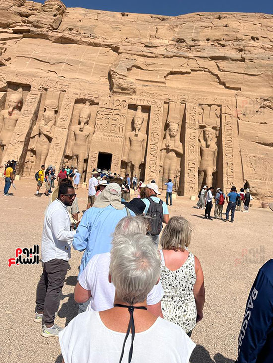 طوابير-السياح-تتوافد-على-معبد-أبو-سمبل