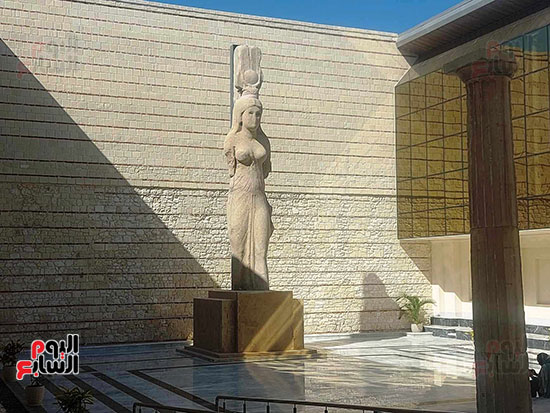 تمثال-الالهه-ايزيس