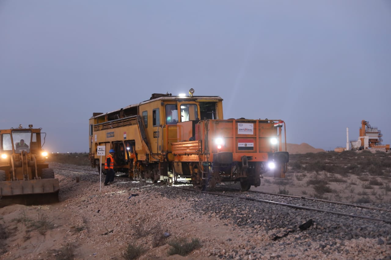 وزير النقل يتفقد مشروع إعادة تأهيل خط السكة الحديد الفردان بئر العبد (20)