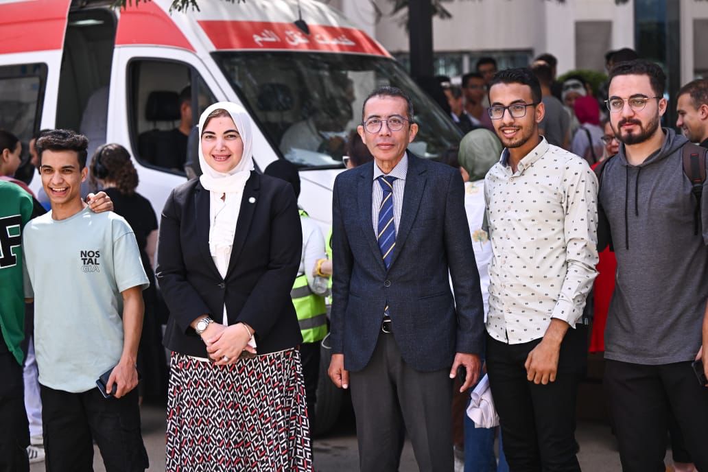 جامعة مصر للعلوم والتكنولوجيا تطلق حملة للتبرع بالدم (7)