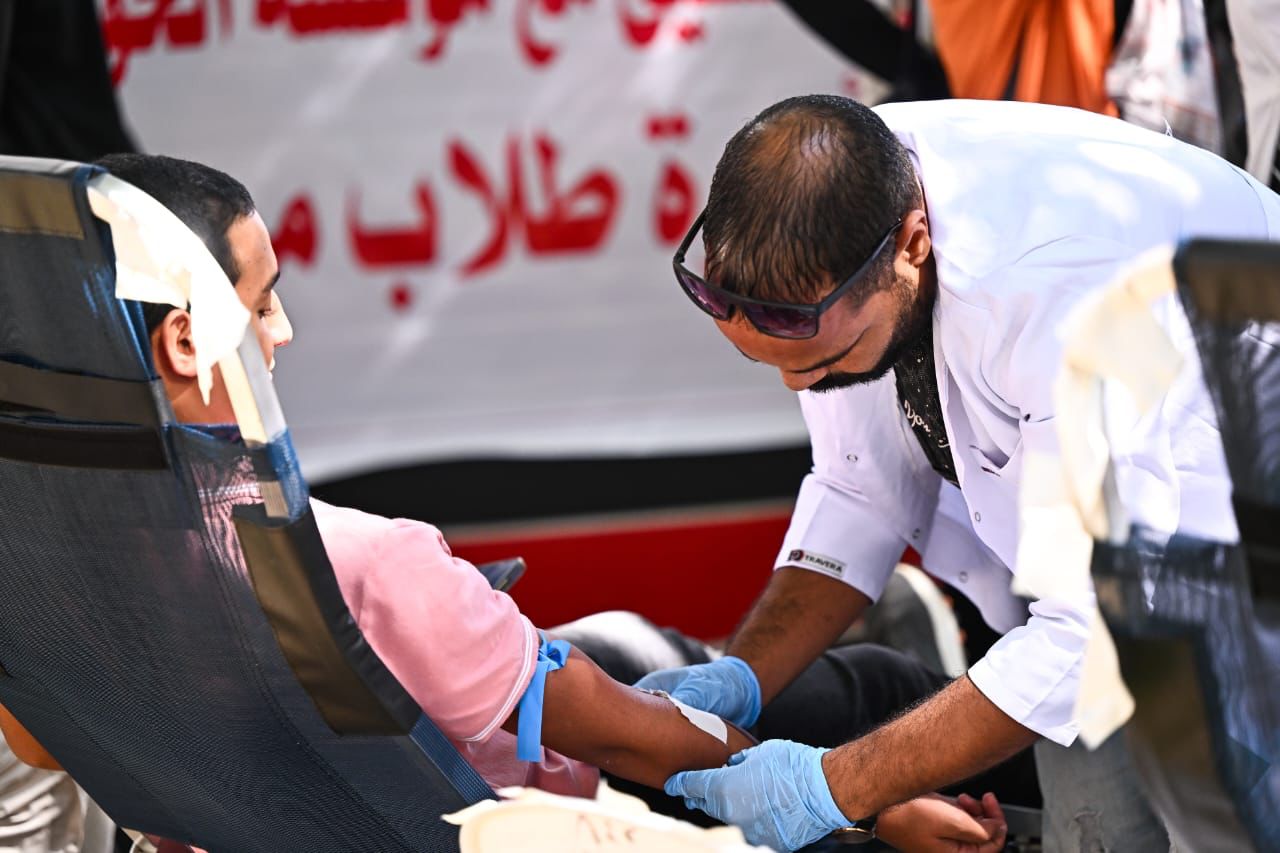 جامعة مصر للعلوم والتكنولوجيا تطلق حملة للتبرع بالدم (8)