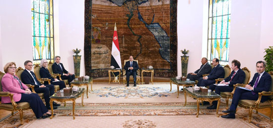 الرئيس السيسى مع وزير خارجية أمريكا (3)