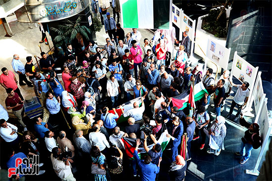 وقفة احتجاجية لغزة على سلم نقابة الصحفيين (2)